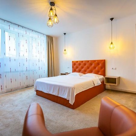 Central Apartment Braşov Buitenkant foto