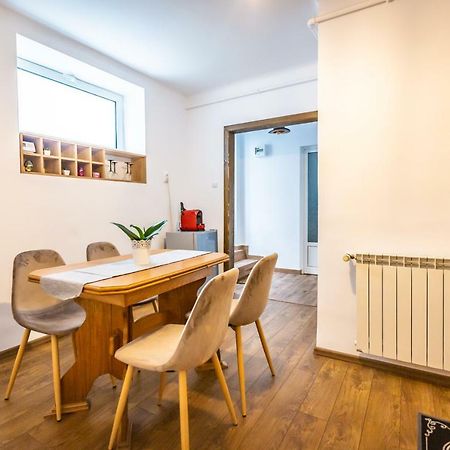 Central Apartment Braşov Buitenkant foto