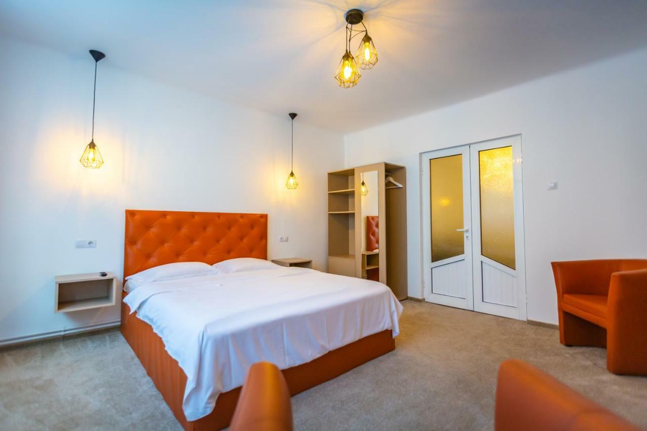 Central Apartment Braşov Buitenkant foto