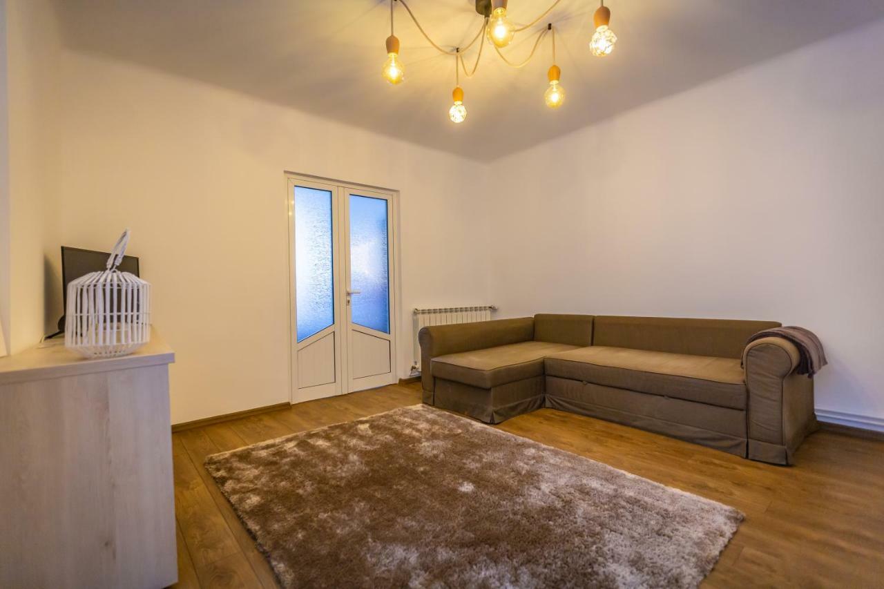 Central Apartment Braşov Buitenkant foto