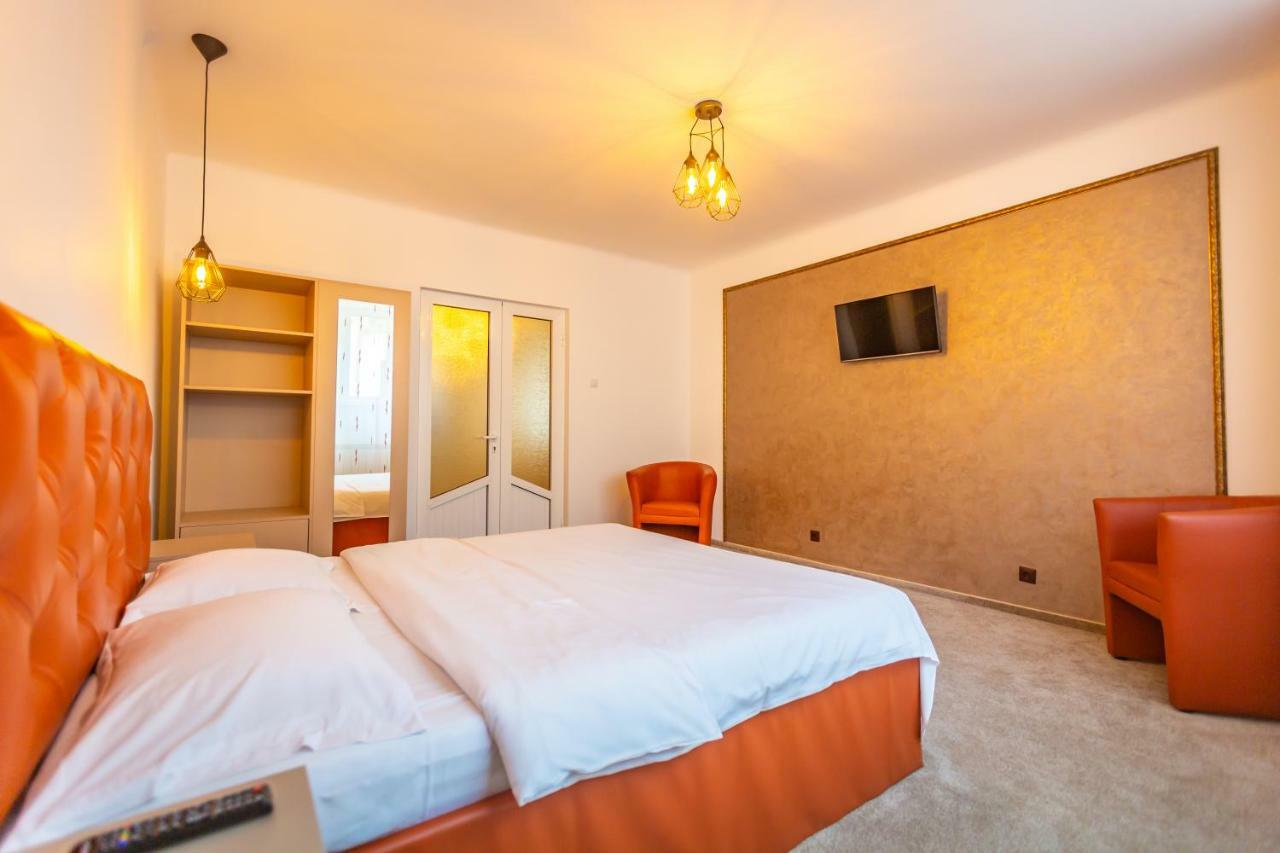 Central Apartment Braşov Buitenkant foto